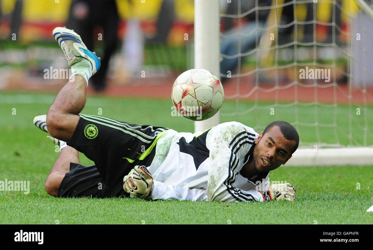 Chelsea's Ashley Cole during a training session at the Luzhniki Stadium, Moscow, Russia. Stock Photo