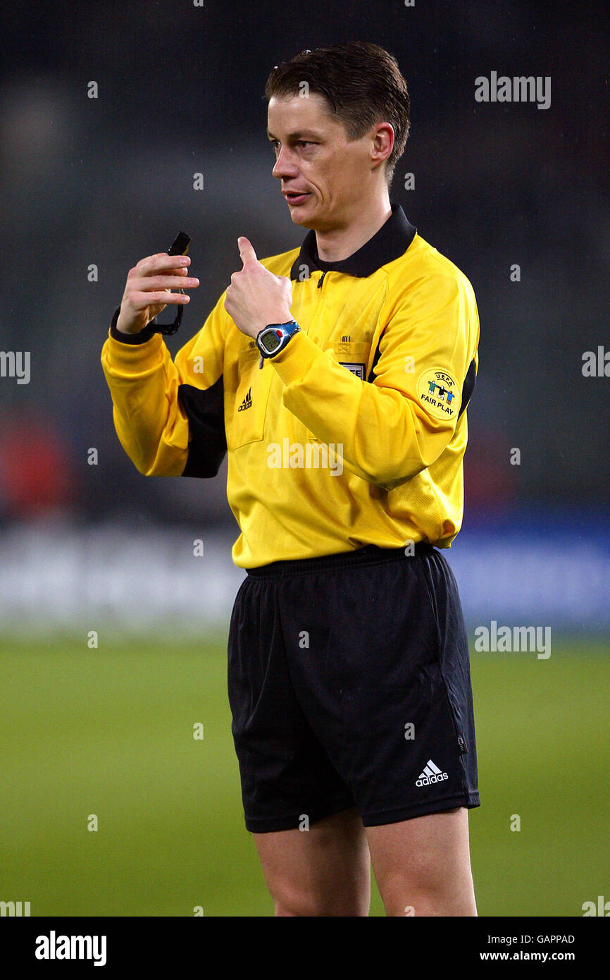 Soccer - UEFA Champions League - Quarter Final - First Leg - Juventus v Barcelona. Lubos Michel, refeee Stock Photo