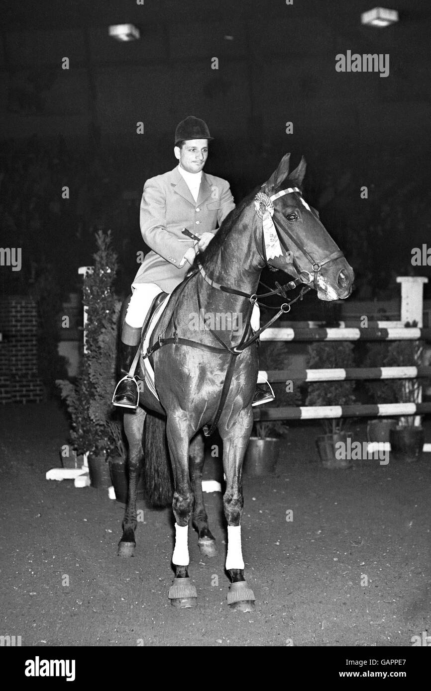 Hans Gunter Winkler on Halla, winner of the Class II Beaufort Stakes for the Perpetual Challenge Cup Stock Photo