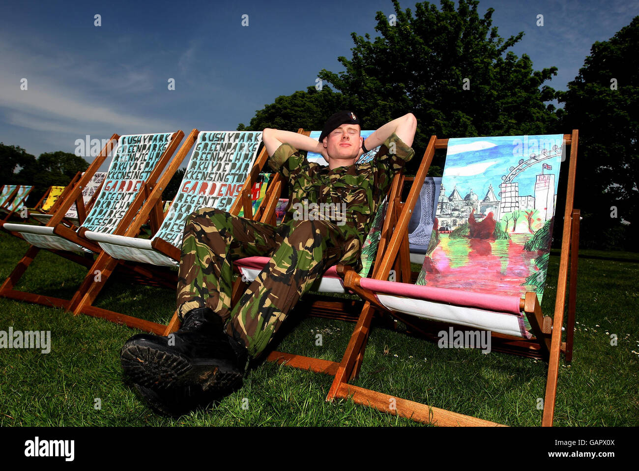 Hyde park antiques hi-res stock photography and images - Alamy