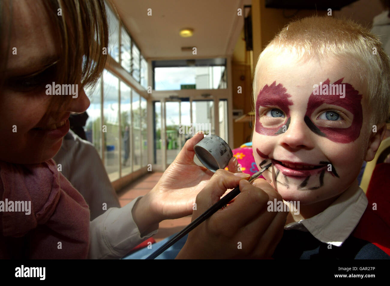 Horse Racing Kempton Park Racecourse Stock Photo Alamy