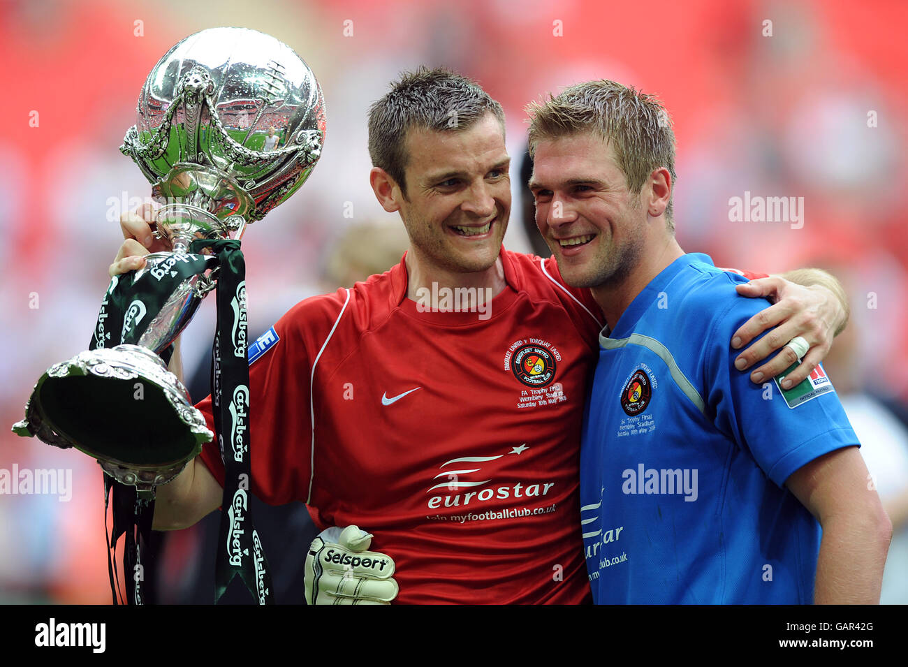 Ebbsfleet United's Gary MacDonald (left) and Lance Cronin celebrate with the FA Trophy. Stock Photo