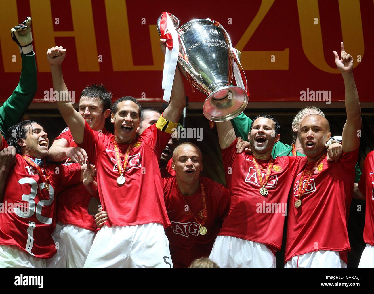 Soccer - UEFA Champions League - Final - Manchester United v Chelsea -  Luzhniki Stadium. Manchester United lift the Champions League trophy Stock  Photo - Alamy