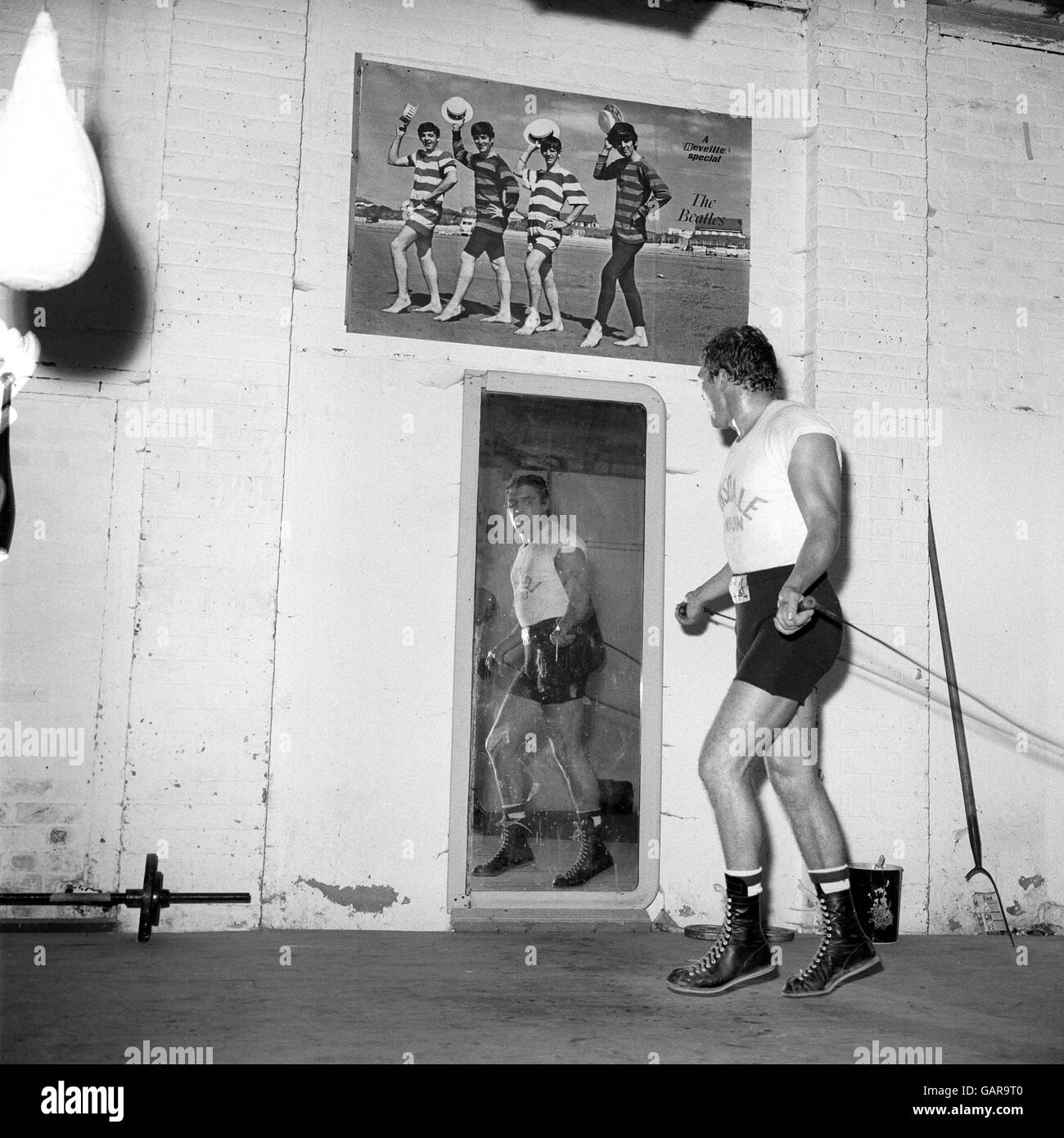 Heavyweight boxer Billy Walker in his training quarters at Blue House Farm, Pitsea, Essex. He is preparing for his match with Welshman Joe Erskine at Wembley. Stock Photo