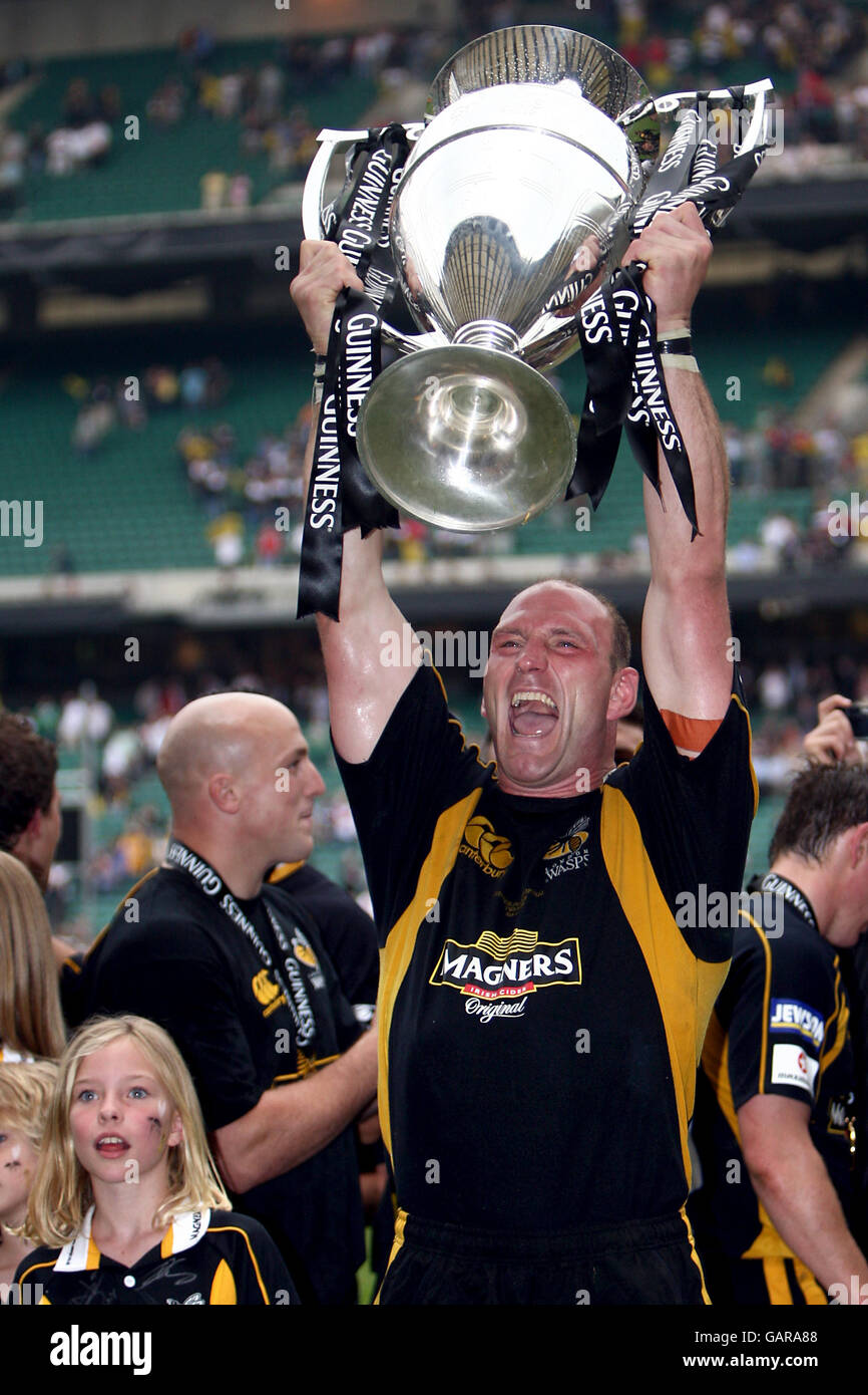 London Wasps Lawrence Dallaglio Celebrates With The Trophy Following london-wasps-lawrence-dallaglio-celebrates-with-the-trophy-following
