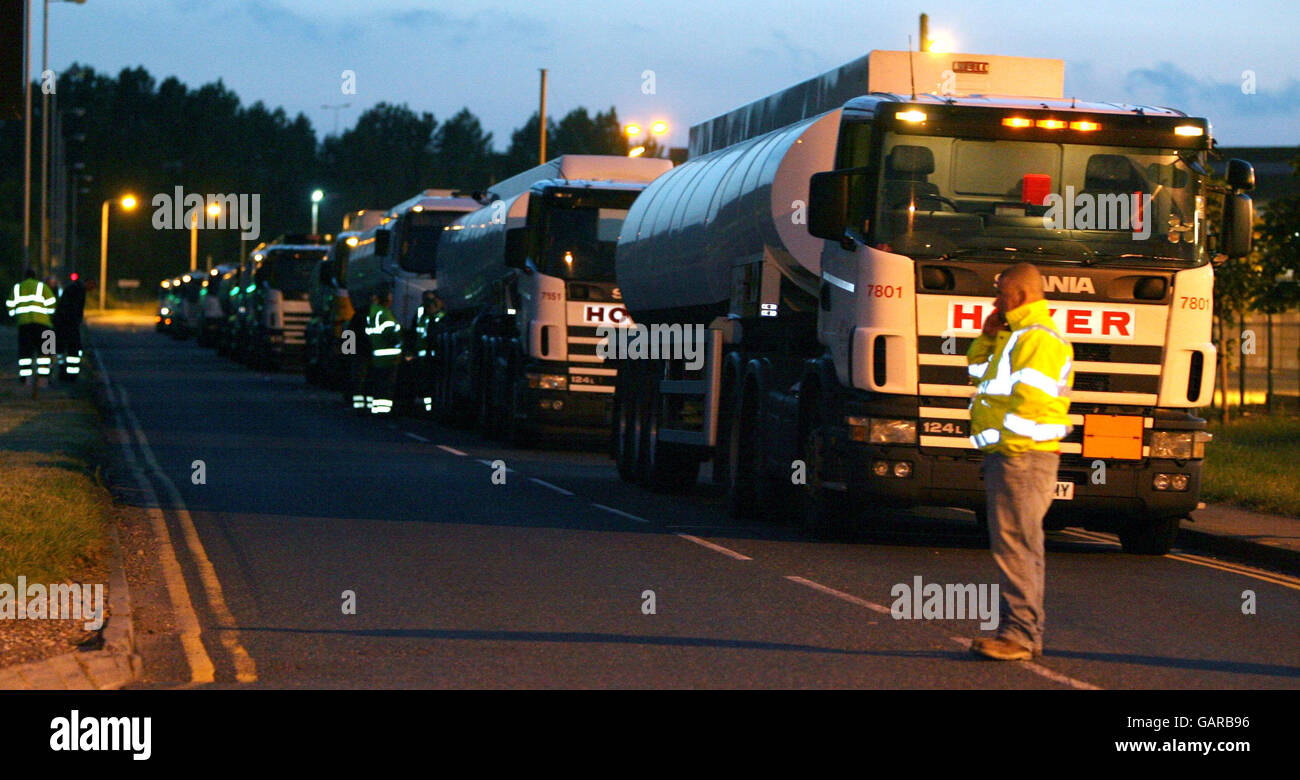 Fuel tankers wait outside the Stanlow oil refinery in Ellesmere Port, Cheshire after protesters blockaded the entrance in an effort to put pressure on the Government and the oil companies to bring the prices down. Stock Photo