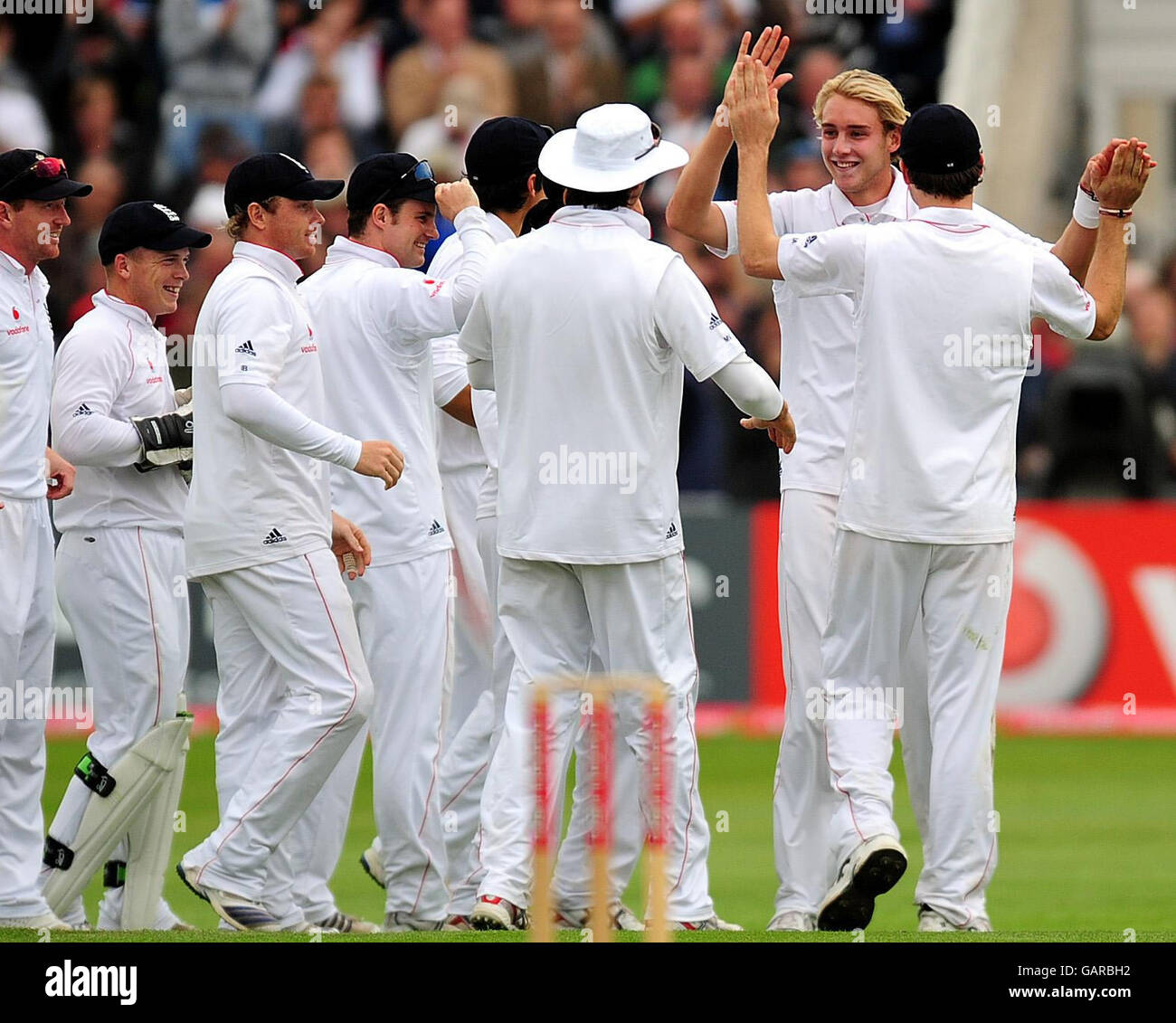 England' Stuart Broad is congratulated after Ian O'Brien's wicket during the Third npower Test Match at Trent Bridge, Nottingham. Stock Photo