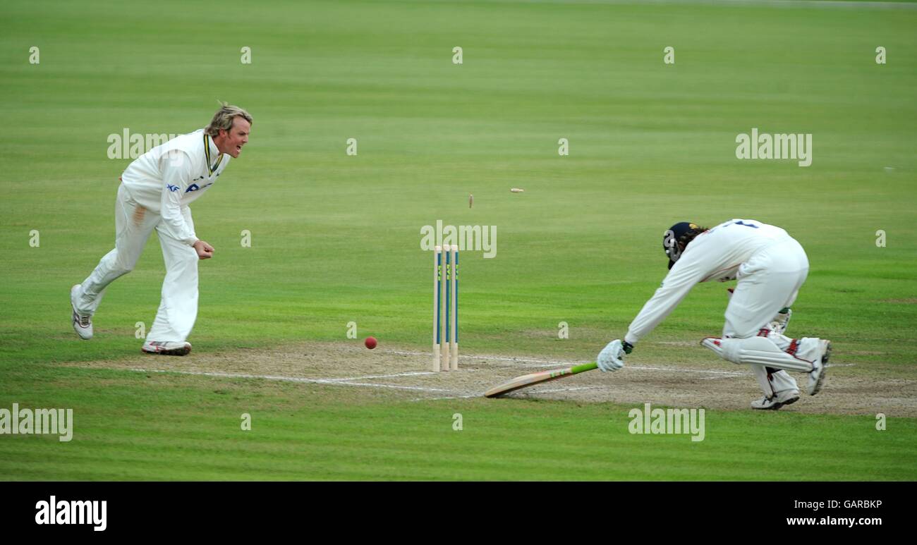 Cricket - Liverpool Victoria County Championship - Division One - Day Two - Lancashire v Nottinghamshire - Old Trafford. Lancashire's Luke Sutton is run out on 43 by Nottinghamshire's Graeme Swann Stock Photo