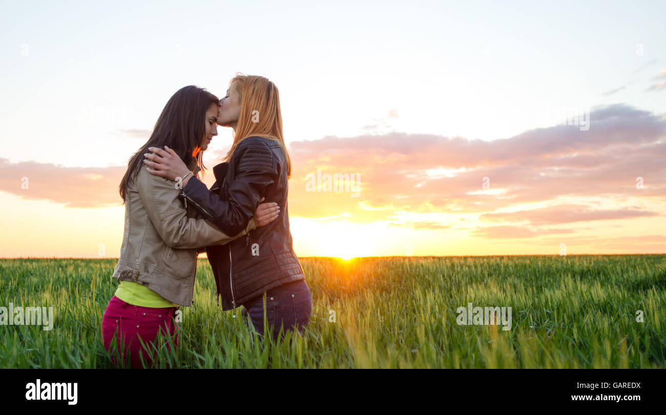 Girls Kissing Hd Girls Kissing Hd