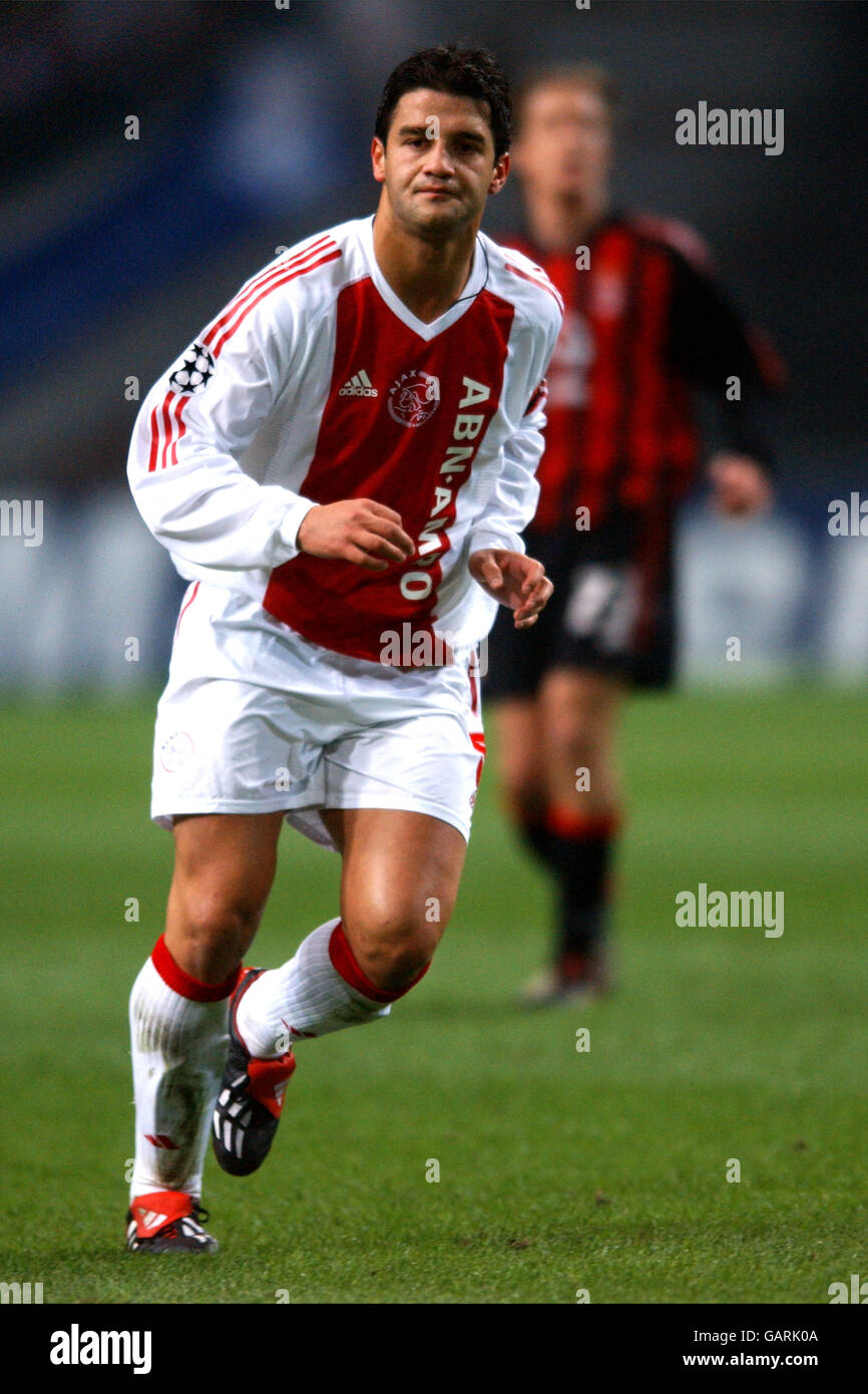 FOOTBALL - CHAMPIONS LEAGUE 2002/03 - 1ST ROUND - 020917 - AJAX AMSTERDAM v  OLYMPIQUE LYONNAIS - JOY ZLATAN IBRAHIMOVIC / CRISTIAN CHIVU (AJAX) - PHOTO  DANIEL BARDOU / FLASH PRESS Stock Photo - Alamy