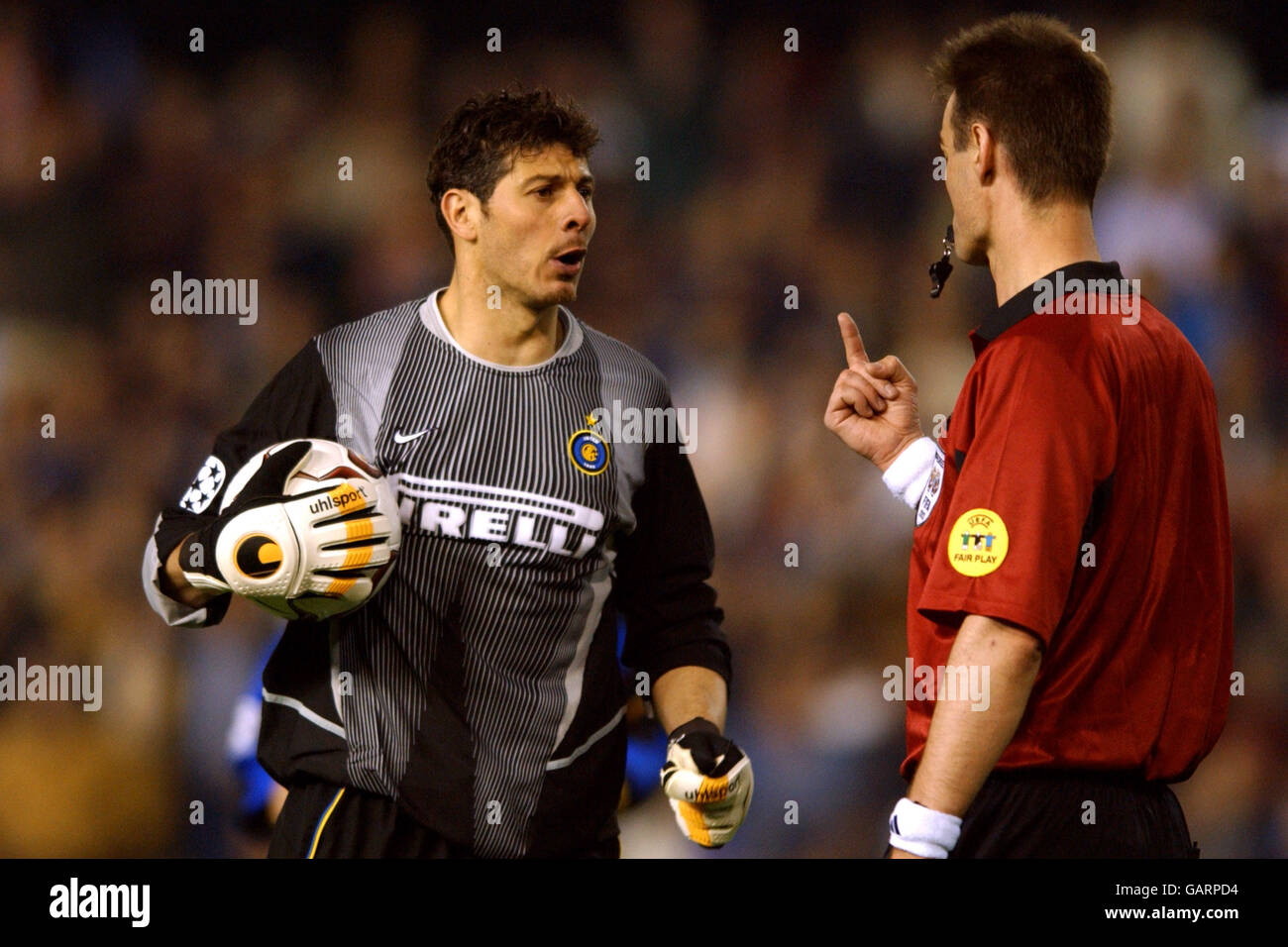 Referee Kim Milton Nielson (r) gives Inter Milan goalkeeper Francesco Toldo (l) one more chance Stock Photo