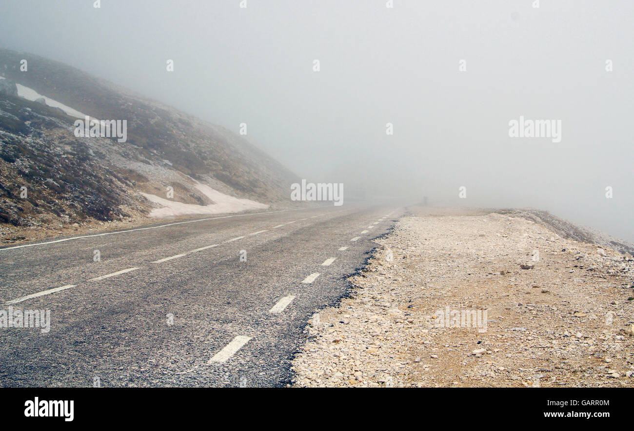 Shrouded in fog mountains hi-res stock photography and images - Alamy