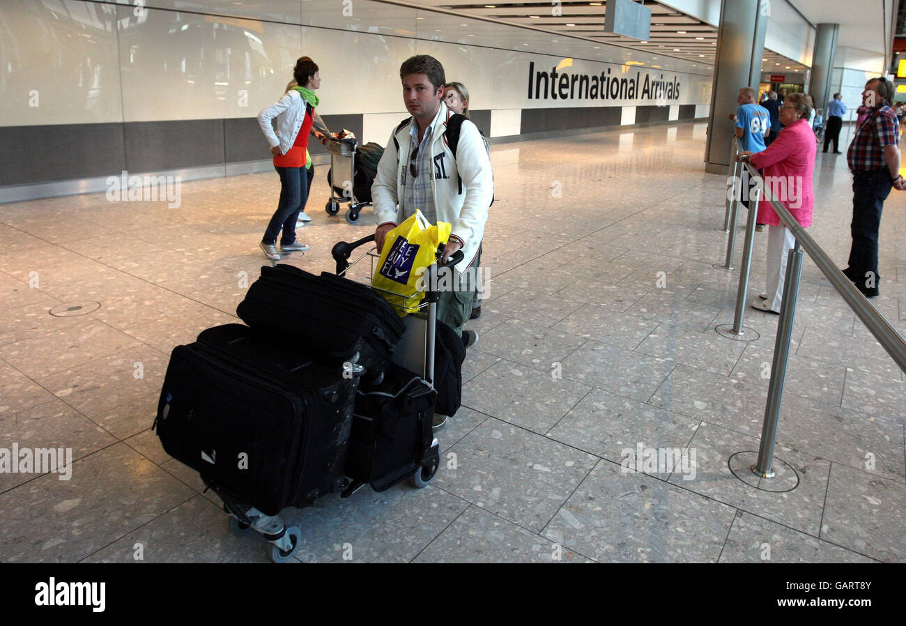 BA to move long-haul flights to new terminal. Passengers at Heathrow Airport as British Airways switch some of their long hall flights to Terminal 5. Stock Photo