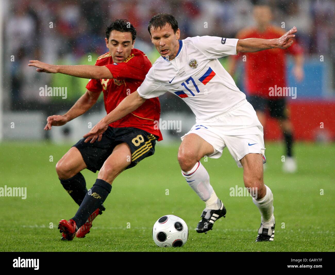 Soccer - UEFA European Championship 2008 - Group D - Spain v Russia - Tivoli Neu Stadium. Spain's Xavi (left) and Russia's Konstatin Zurianov. Stock Photo