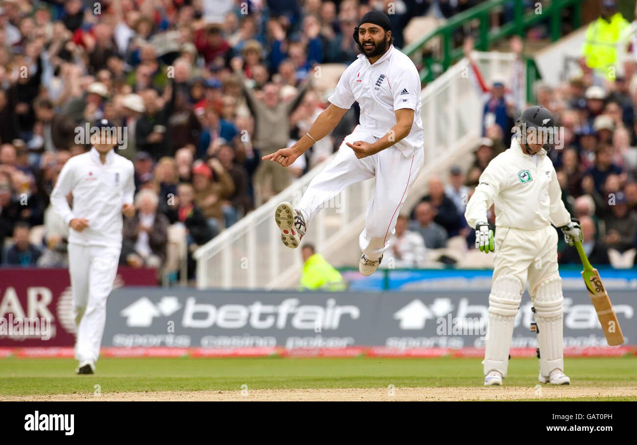 Lbw 29 runs test match old trafford cricket ground hires stock