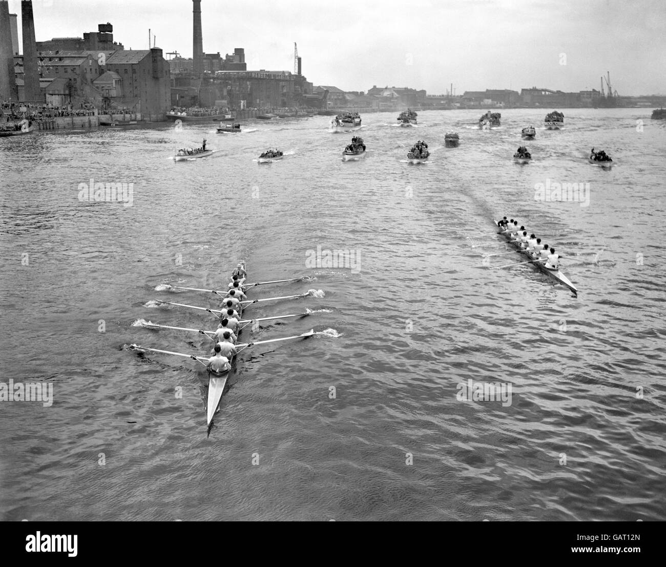 Cambridge ahead in the 1960 Boat Race, leading by quarter of a length. They were to beat Oxford by three and a half lengths to win. Stock Photo