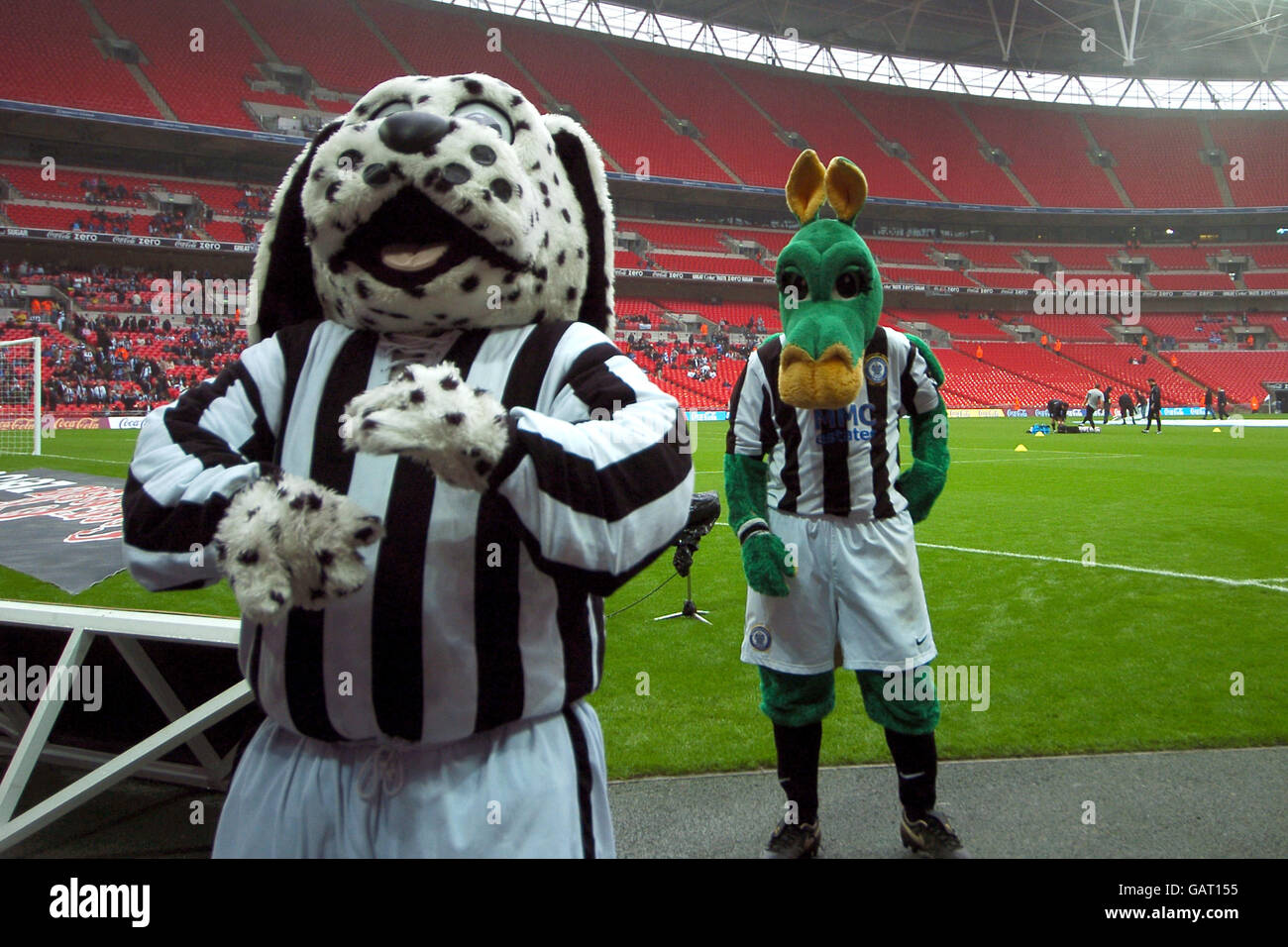 Rochdale mascots prior to kick off hires stock photography and images Alamy