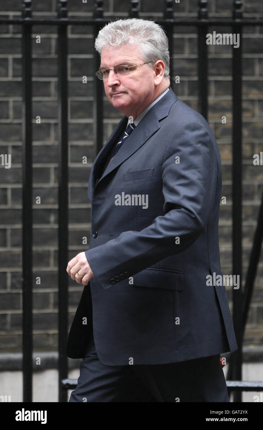 Defence Secretary Des Browne arrives for a cabinet meeting at Downing Street, London. Stock Photo