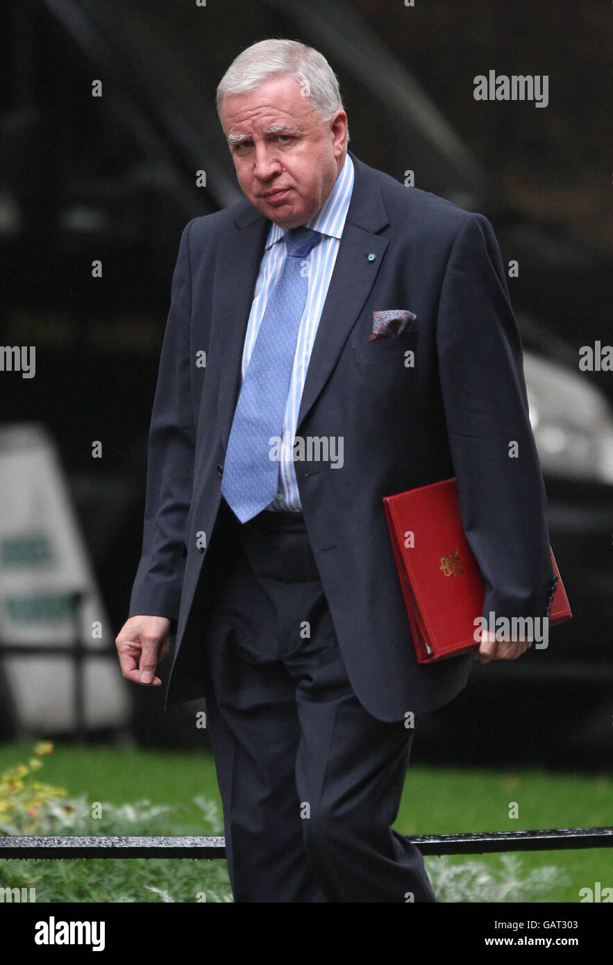 Welsh Secretary Paul Murphy arrives for a cabinet meeting at Downing Street, London. Stock Photo