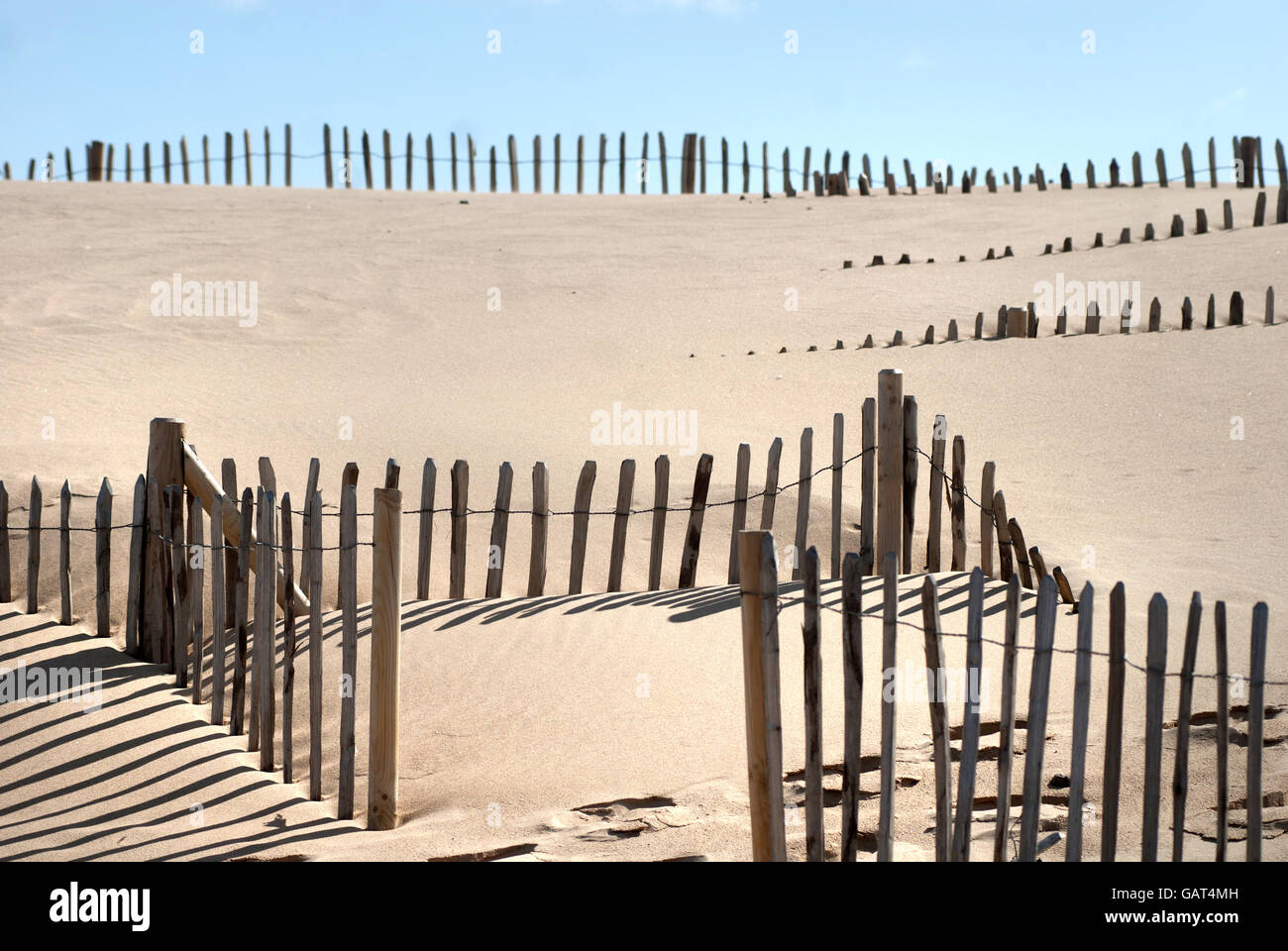 Sand dune fencing hires stock photography and images Alamy