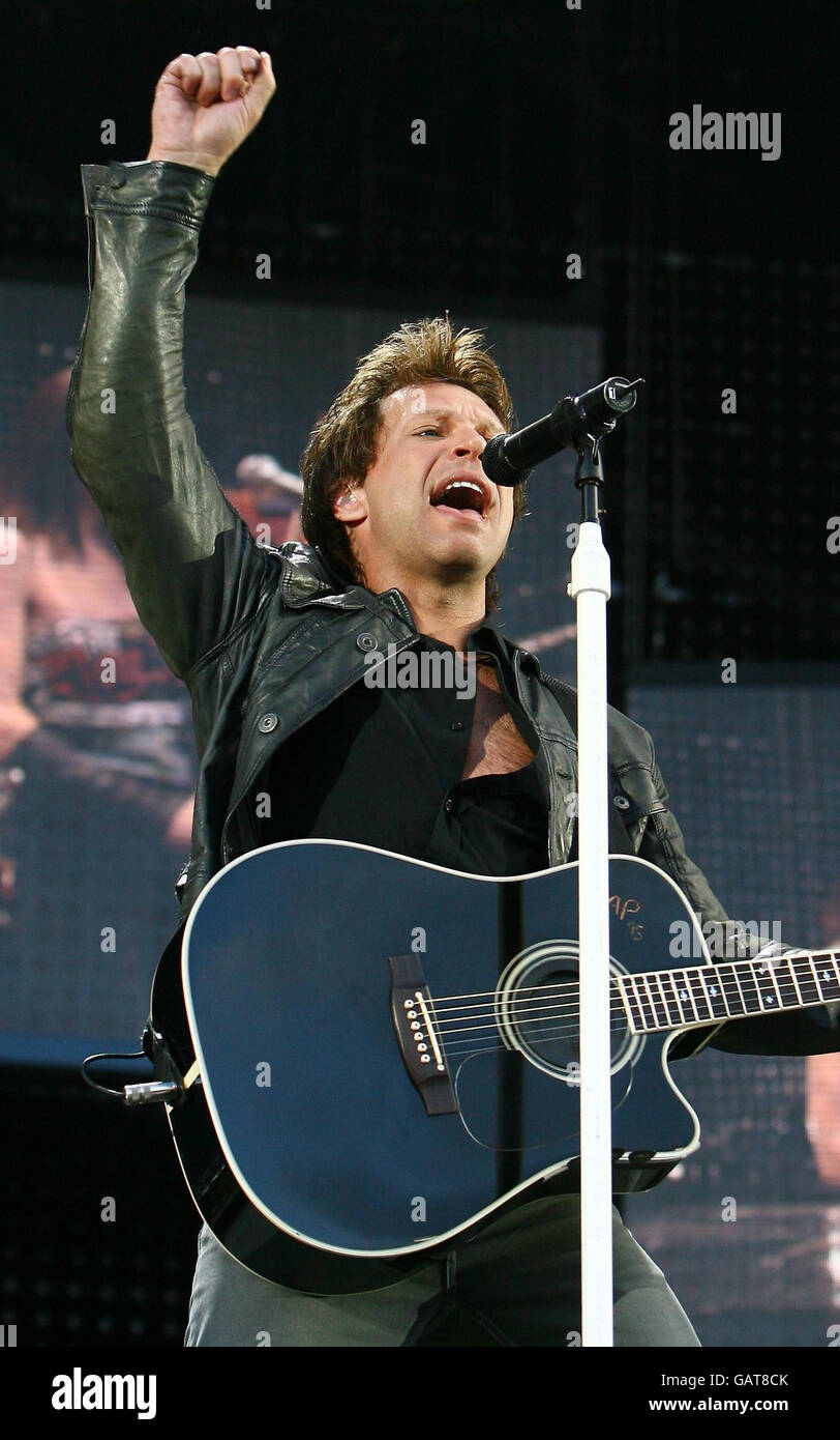 BON JOVI 2013ツアーパンフ BON JOVI 2013ツアーパンフ BON JOVI / 2013 TOUR flyer / JAPAN