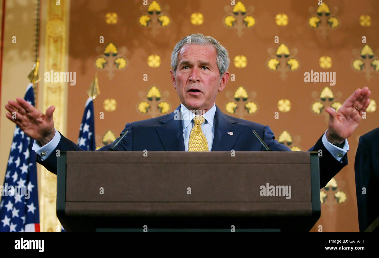 US President George Bush speaking at the Foreign and Commonwealth Office in London during the second day of his official visit to the UK. Stock Photo
