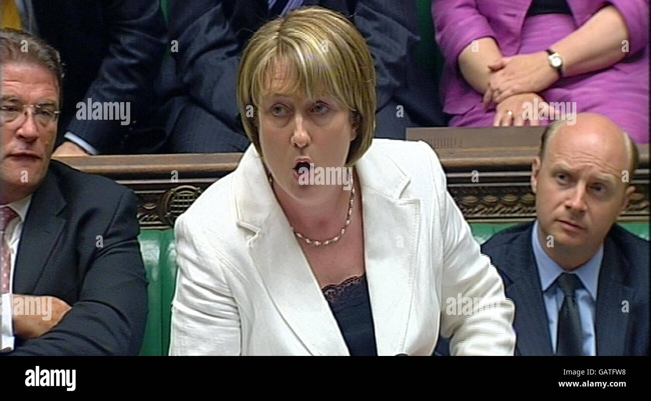 Home secretary Jacqui Smith speaking in the House of Commons as MPs vote on the 42 day terror bill. Stock Photo