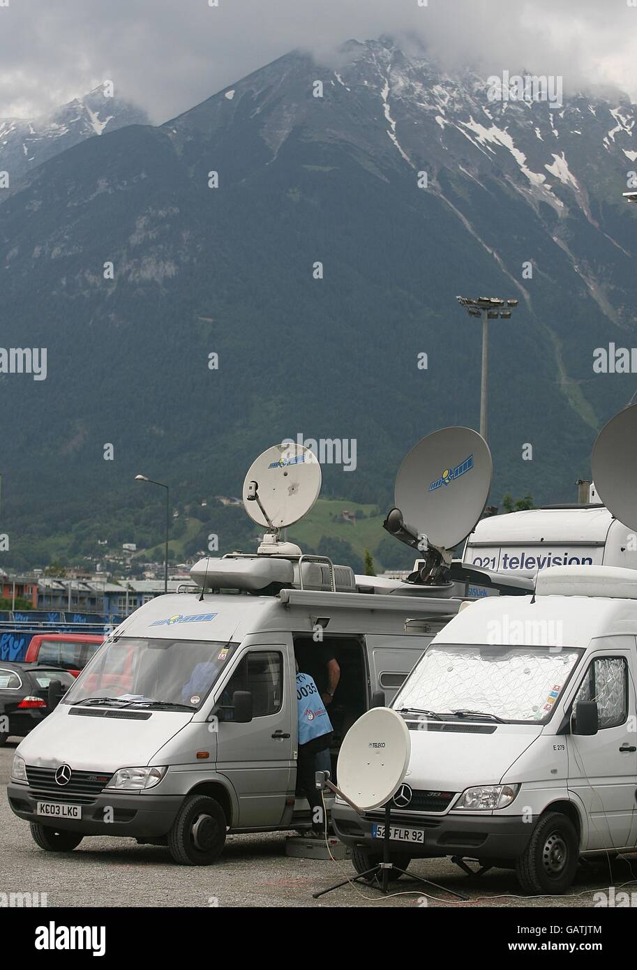 vermomming tellen heuvel Tv vans hi-res stock photography and images - Alamy