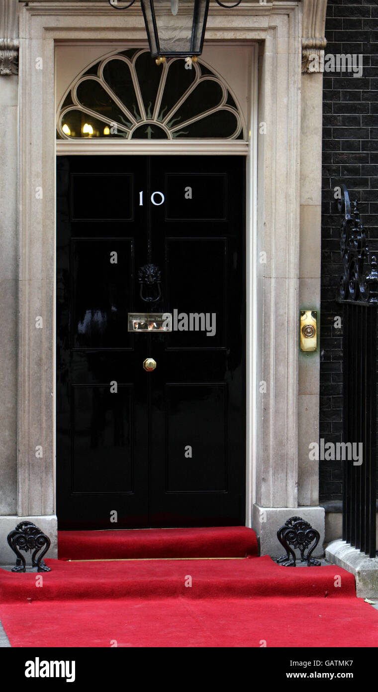 Downing Street Feature. The door of number 10 Downing Street, London ...