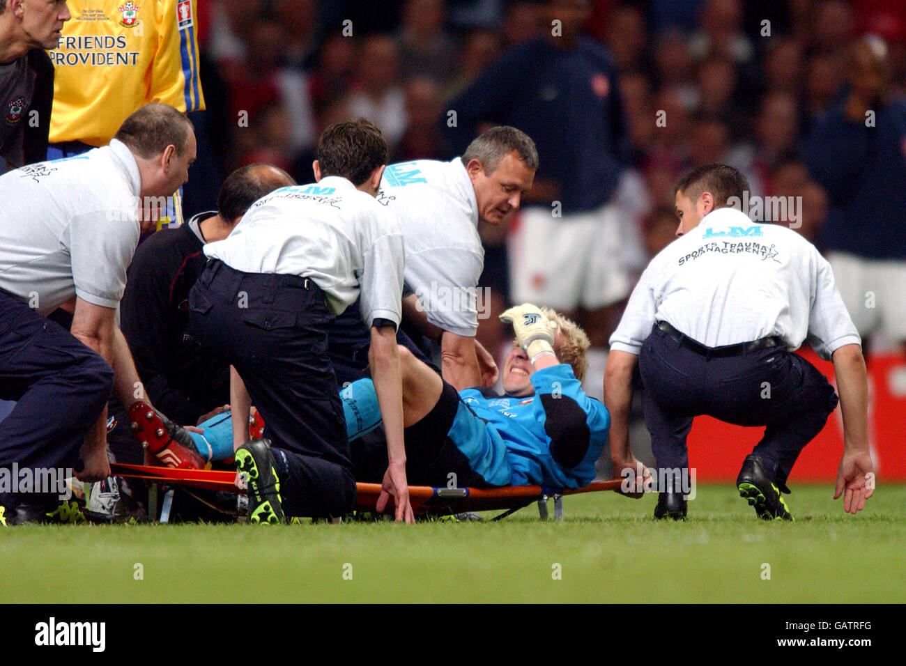 Football photos injury hi-res stock photography and images - Alamy