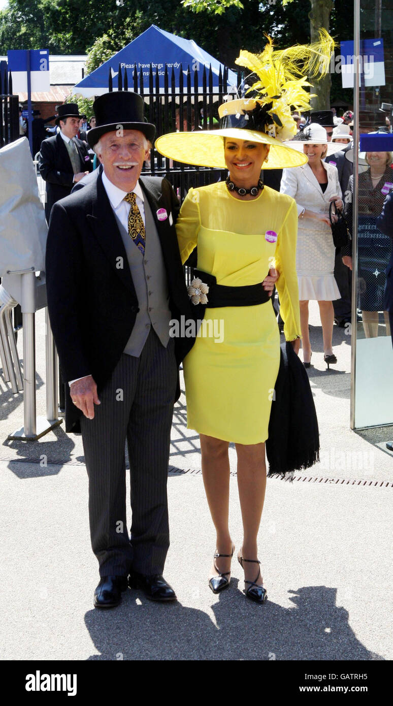Horse Racing The Royal Ascot Meeting 2008 Day Three Ascot Racecourse Stock Photo Alamy