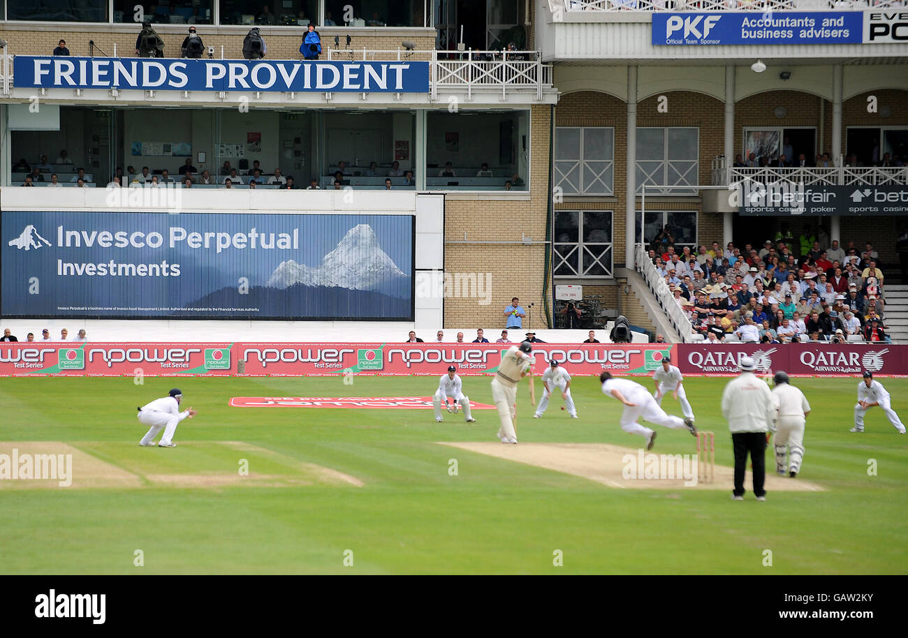 Cricket - Third npower Test Match - Day Two - England v New Zealand - Trent Bridge. General view of action in the game between England and New Zealand at Trent Bridge Stock Photo