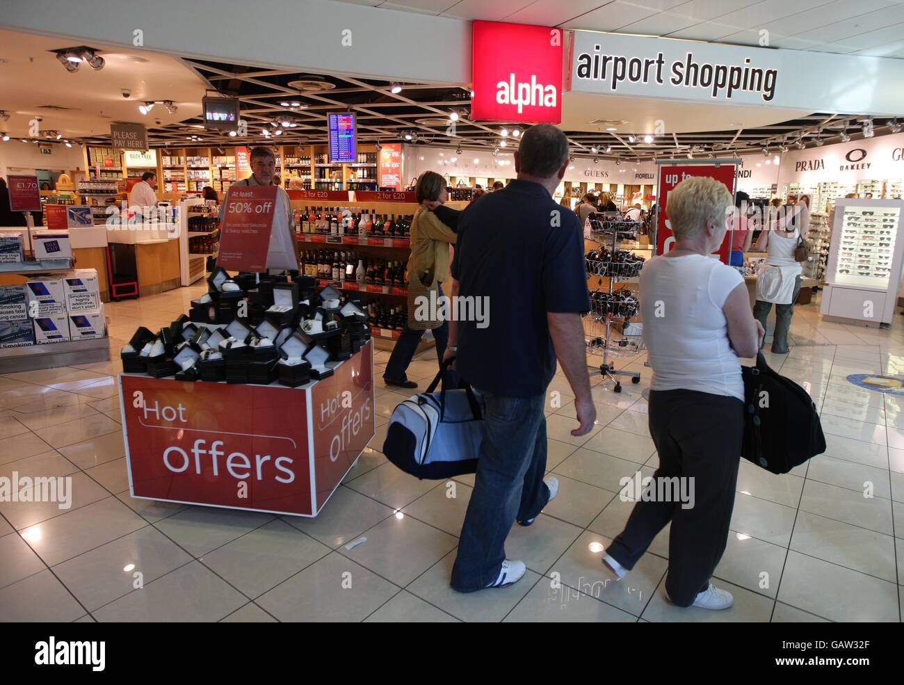 Manchester airport terminal 3 hi-res stock photography and images - Alamy