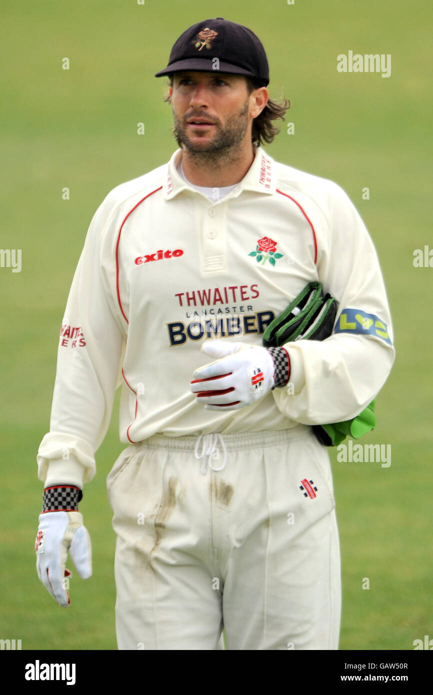 Cricket - Liverpool Victoria County Championship - Division One - Lancashire v Nottinghamshire - Day Two - Old Trafford. Lancashire's wicket keeper Luke Sutton Stock Photo