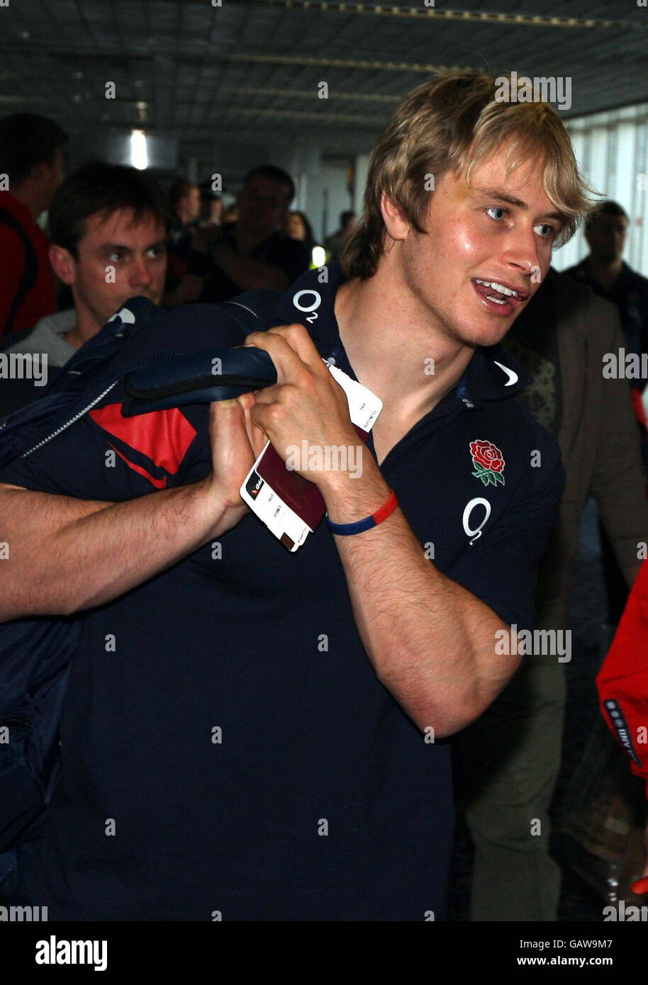 Rugby Union England Arrive Back At Heathrow Airport Stock Photo Alamy