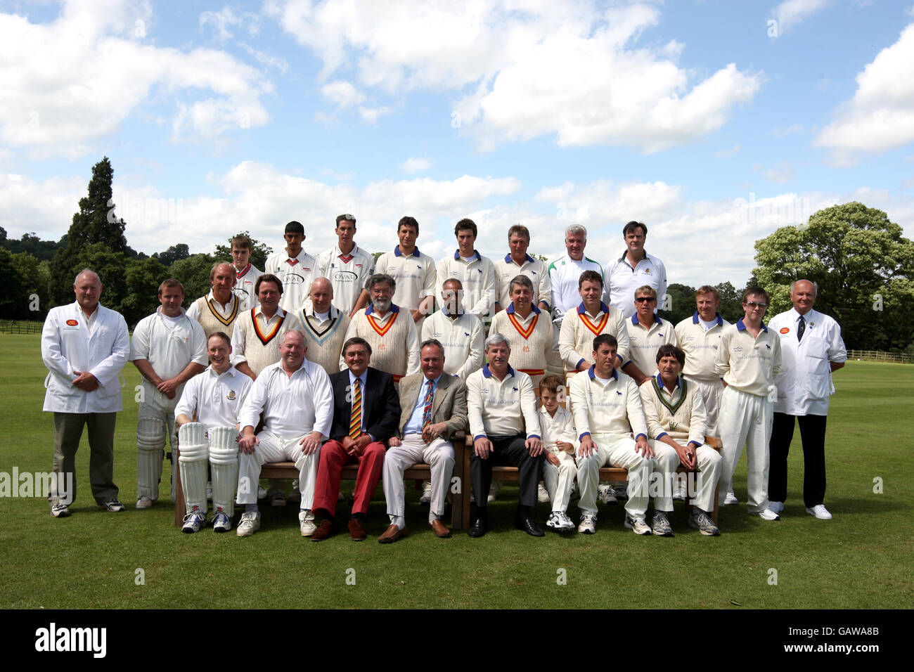 The Duke of Rutland XI and the Sir Richard Hadlee XI team's group together for a team photo before the start of the charity match Stock Photo