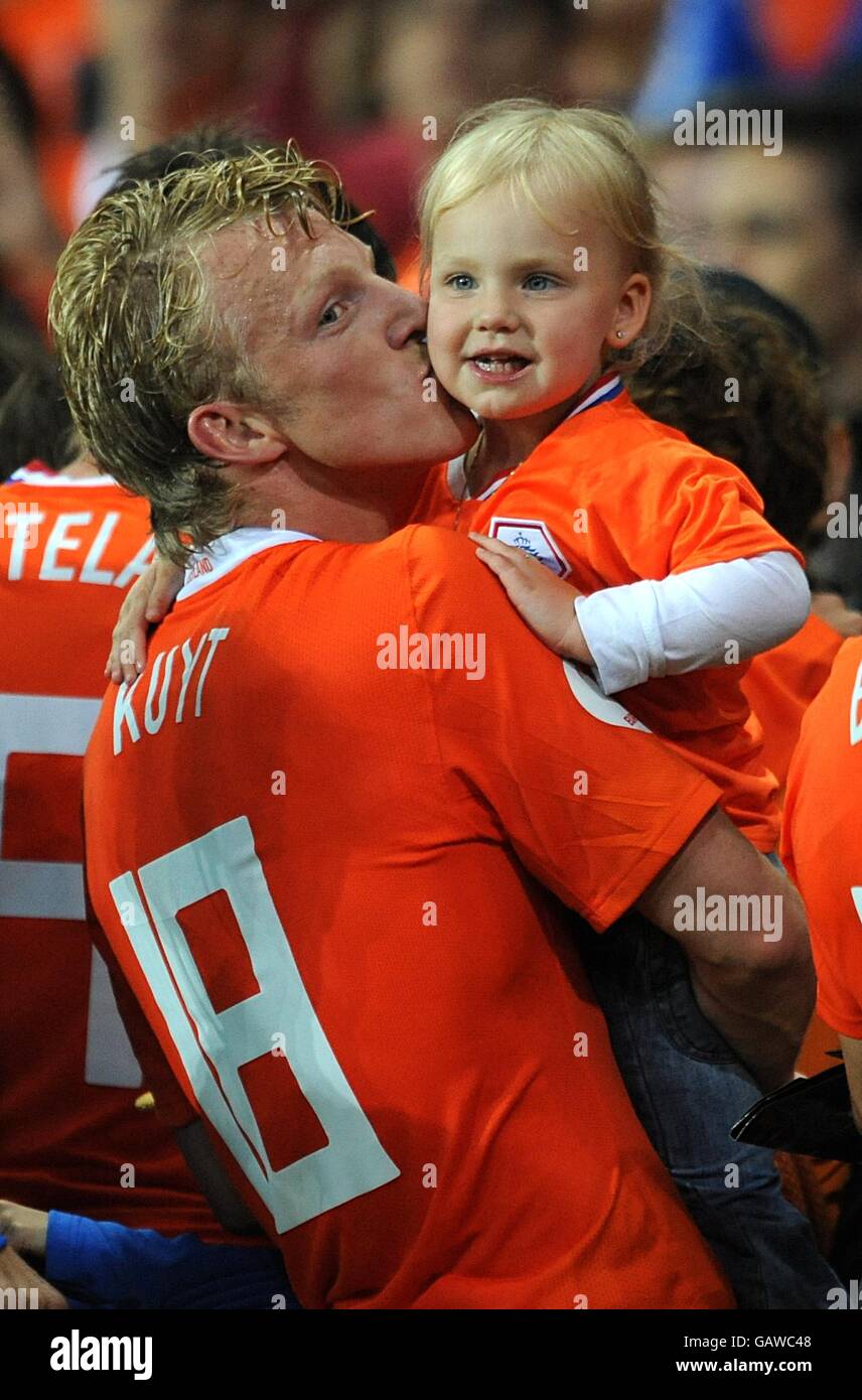 Hollands dirk kuyt celebrates with his family hi-res stock photography