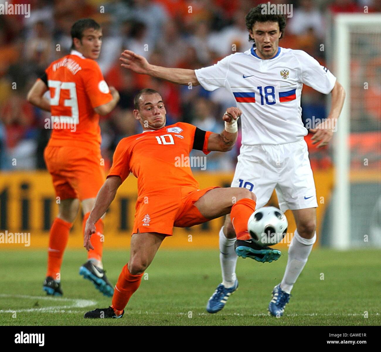Soccer - UEFA European Championship 2008 - Quarter Final - Holland v Russia - St Jakob-Park. Holland's Wesley Sneijder and Russia's Yuri Zhirkov (r) battle for the ball Stock Photo