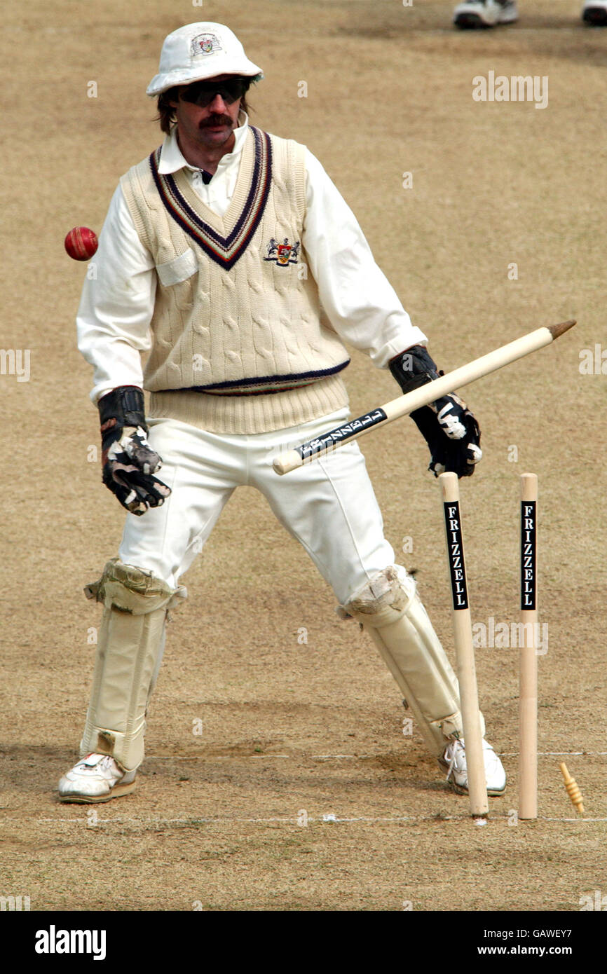 Jack russell cricket hires stock photography and images Alamy
