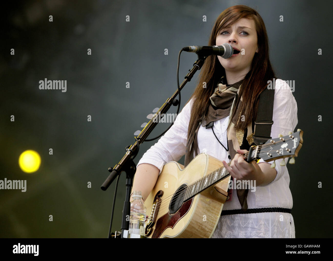 Amy MacDonald performs on stage at the Isle of Wight Festival 2008 at  Seaclose Park on the Isle of Wight Stock Photo - Alamy