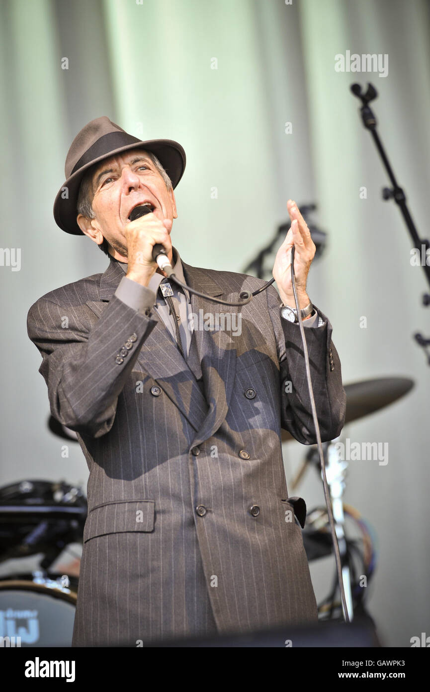 Glastonbury Festival 2008 - Day Three. Leonard Cohen performs on the ...