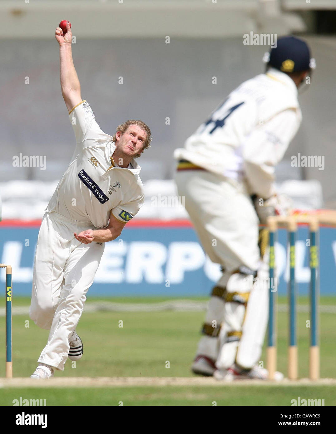 Yorkshire's Matthew Hoggard bowls to Durham's Dale Bekenstein during the LV County Championship, Division One match at Headingley Carnegie, Leeds. Stock Photo