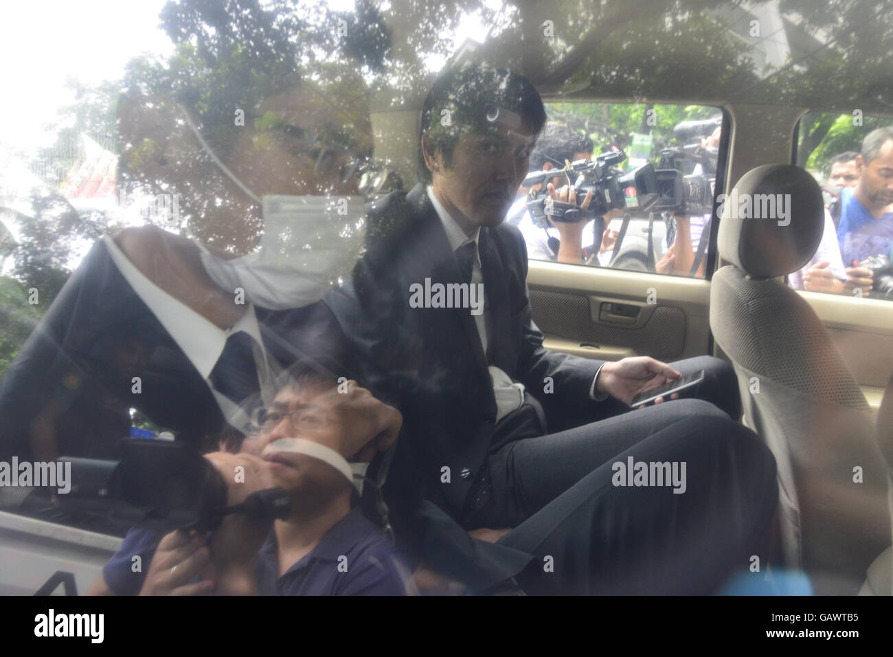 Dhaka, Bangladesh. 04th July, 2016. A vehicle carrying relatives of