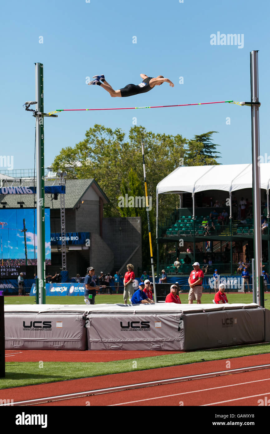 Pole vault olympics hires stock photography and images Alamy
