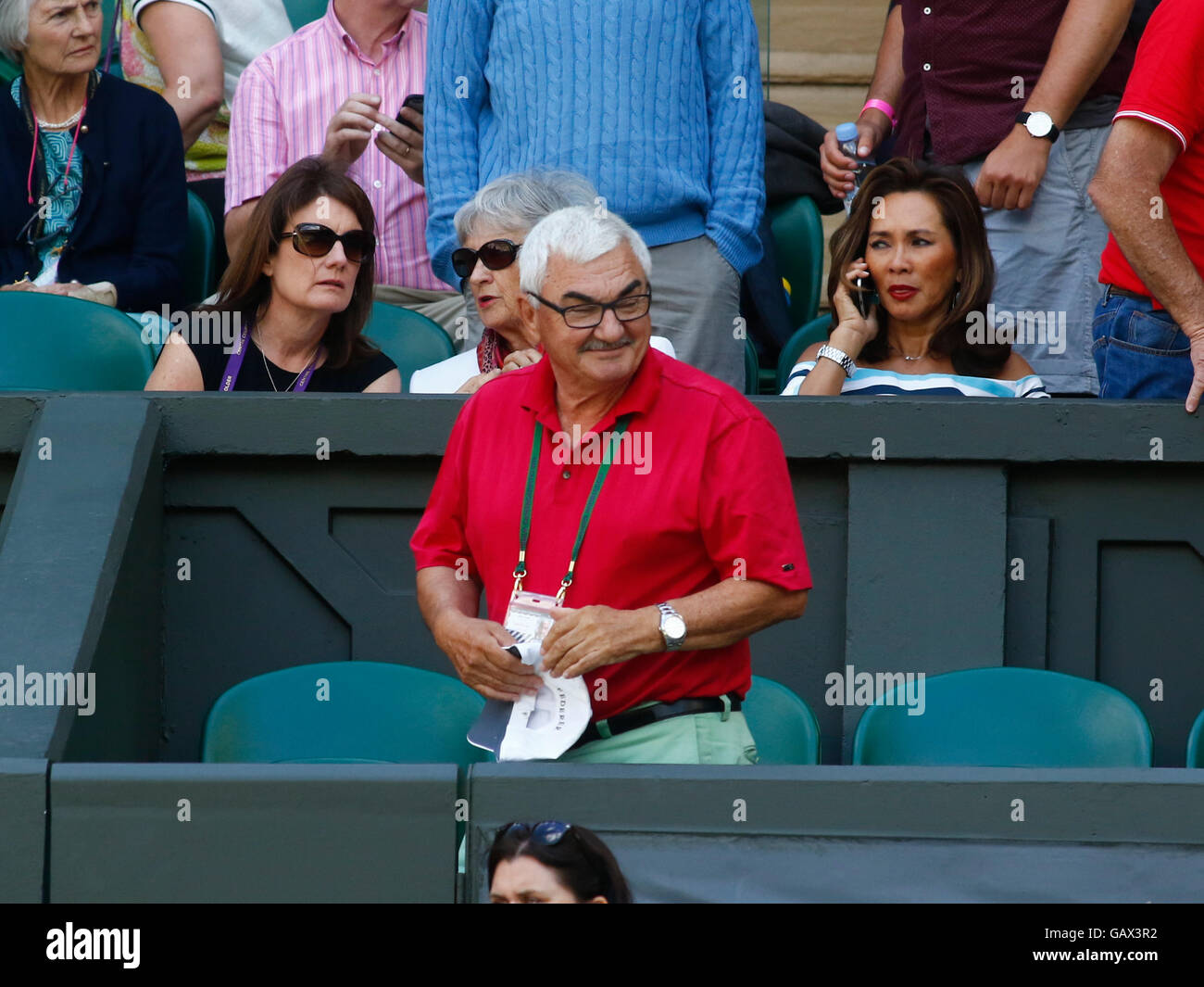 London, UK. 6th July, 2016. All England Lawn Tennis and Croquet Club, London, England. The Wimbledon Tennis Championships Day 10.  Robert Federer's father in the players' box on Centre Court during quarter final between number 3 seed, Roger Federer (SUI) and number 9 seed, Marin Cilic (CRO). © Action Plus Sports Images/Alamy Live News Credit:  Action Plus Sports Images/Alamy Live News Stock Photo