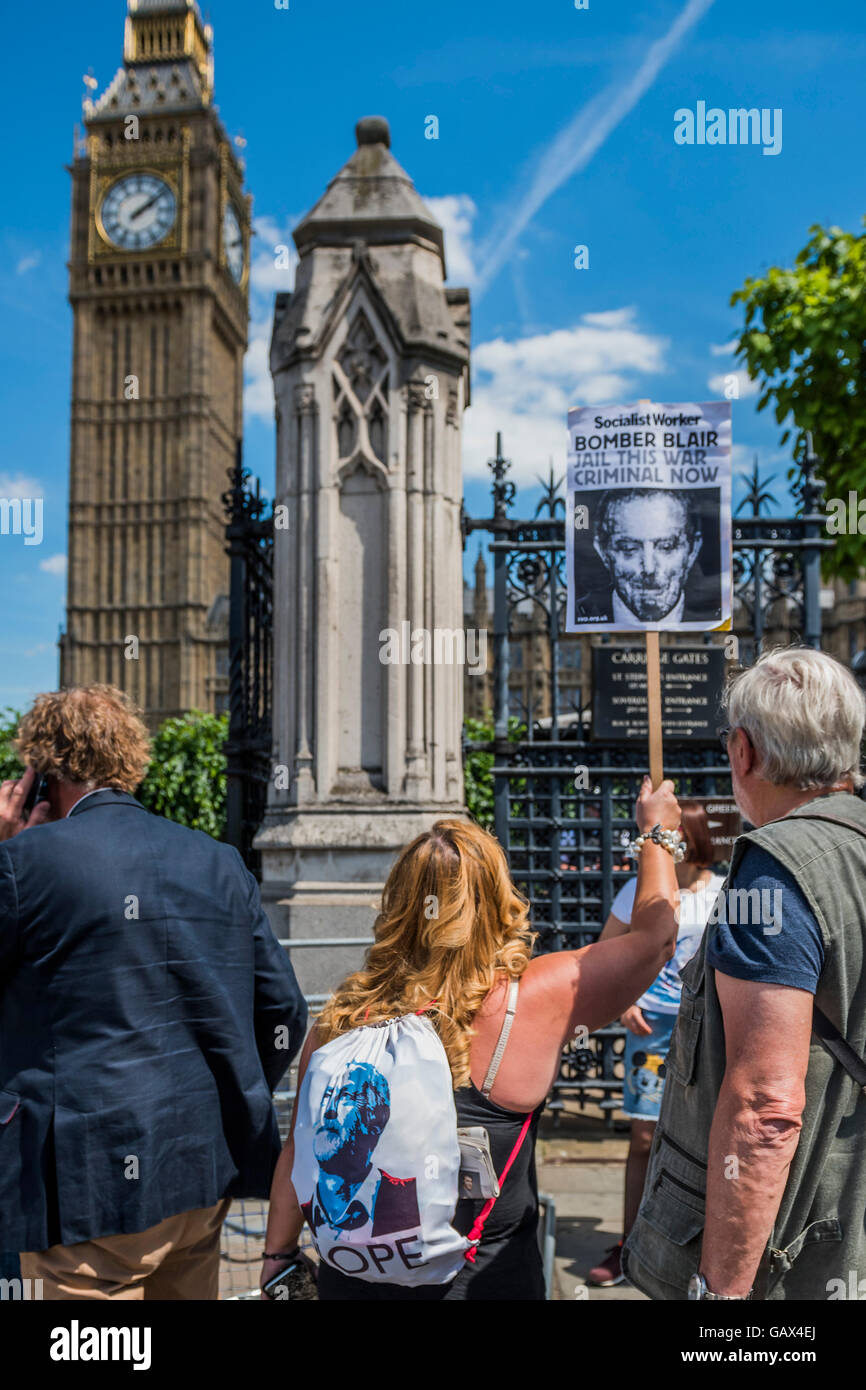 London, UK. 06th July, 2016. A passionate, pro Corbin,  protestor makes a vocal protest in front of the gates to Parliamnet - The results of the Chilcot inquirty into the Iraq War bring protestors, against Tony Blair's part in it, to Parliament Square. Credit:  Guy Bell/Alamy Live News Stock Photo