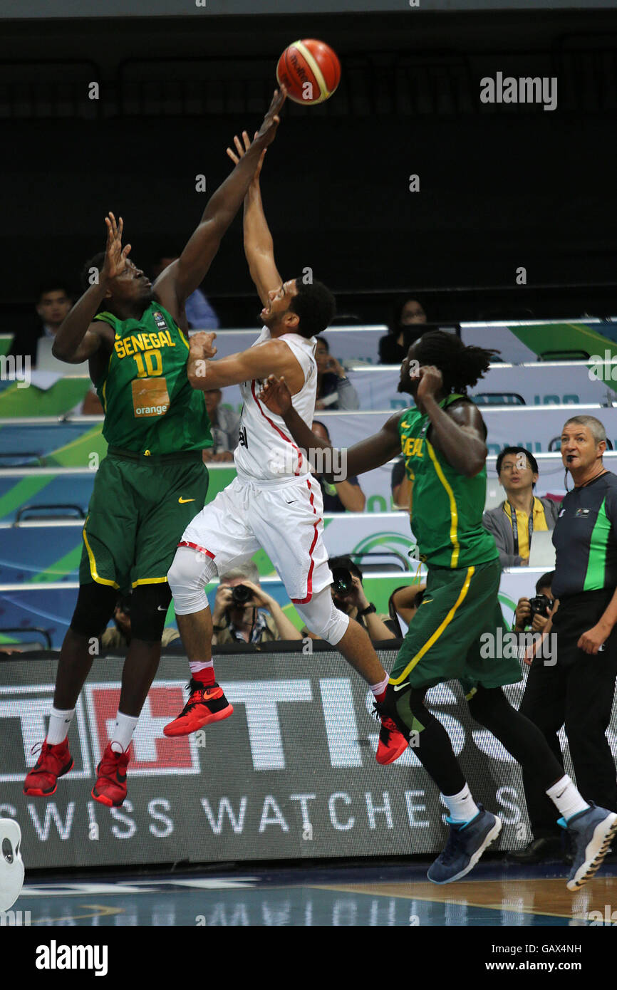 Pasay City, Philippines. 6th July, 2016. Cory Joseph (C) of Canada competes against Cheikh Mbodj (L) and Maurice Ndour of Senegal during their FIBA Olympic Qualifying Tournament in Pasay City, the Philippines, July 6, 2016. Canada won 58-55. © Rouelle Umali/Xinhua/Alamy Live News Stock Photo