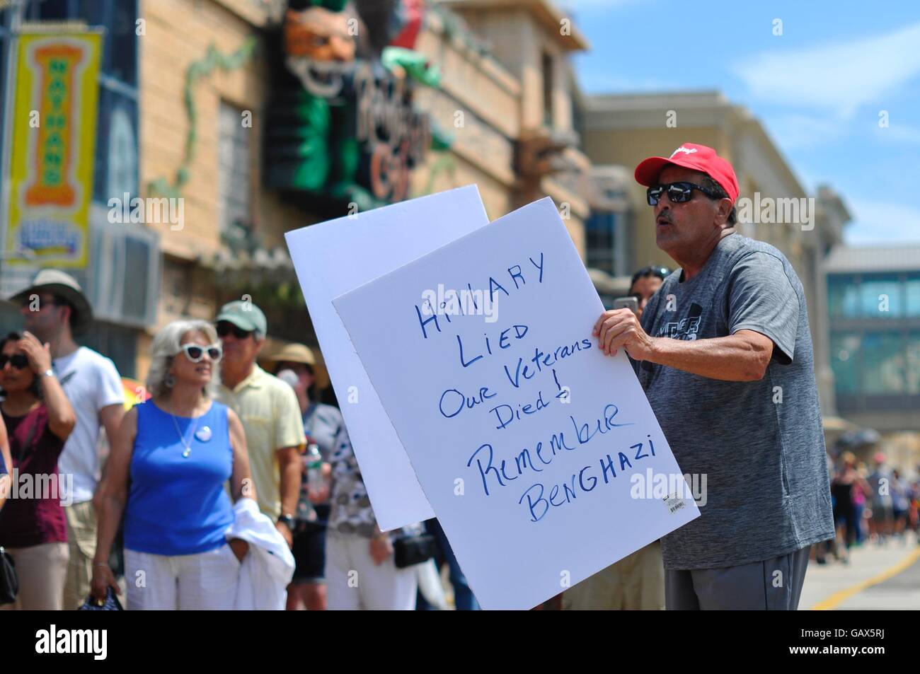 Atlantic City, New Jersey, USA. 6th July, 2016. A Trump supporter attends a July 7th, 2016 campaign stop of Hillary Clinton at the closed Trump Plaza Casino on the Boardwalk in Atlantic City, New Jersey. © Bastiaan Slabbers/ZUMA Wire/Alamy Live News Stock Photo