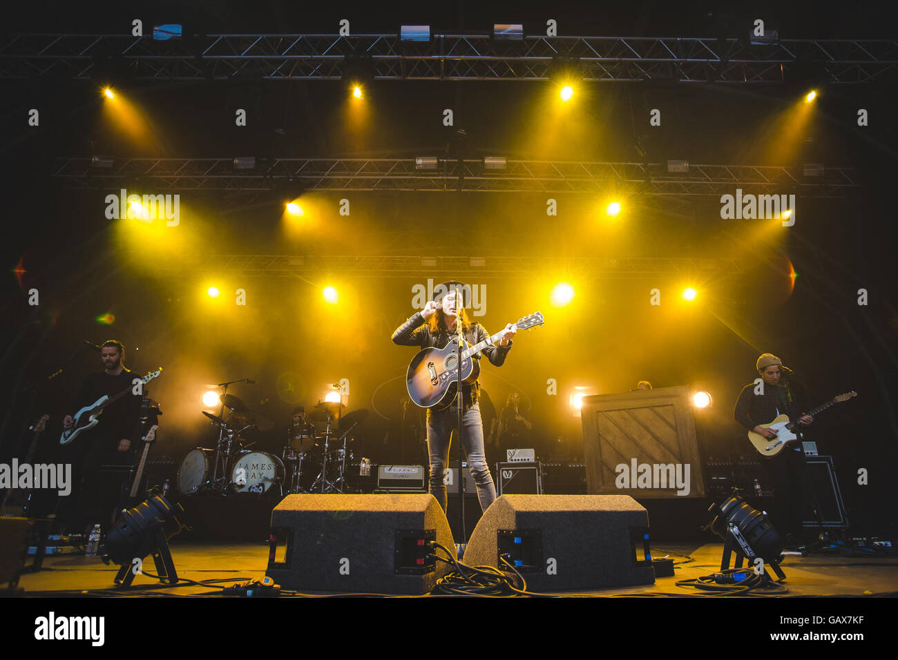 James Bay Singer 2016 Hi-res Stock Photography And Images - Alamy