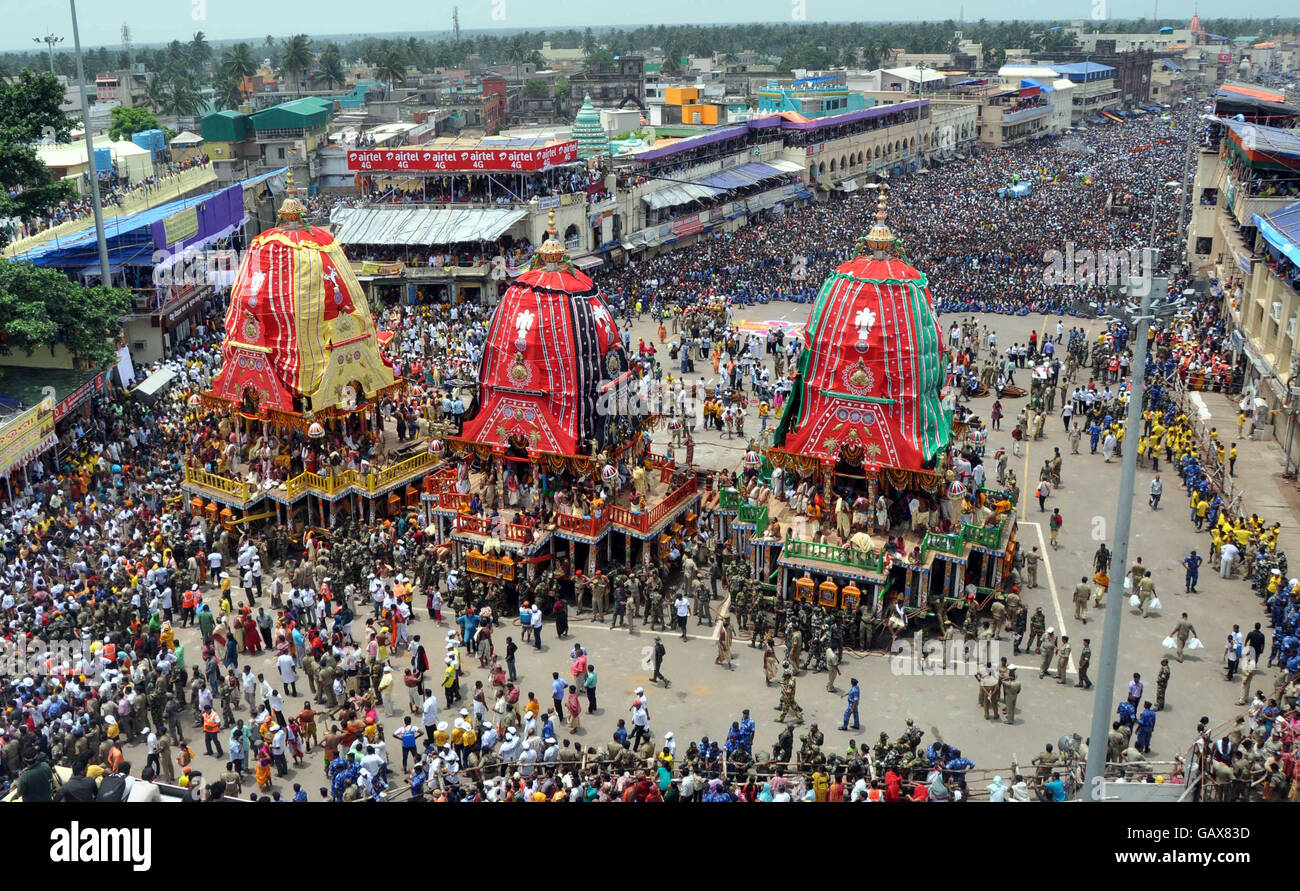 Puri. 6th July, 2016. Thousands of Hindu devotees gather to celebrate the Rath Yatra festival in Puri, eastern Indian state of Odisha on July 6, 2016. Rath Yatra is an annual festival that involves devotees pulling a chariot of lord Jagannatha, his brother Balabhadra and sister Subhadra. Credit:  Stringer/Xinhua/Alamy Live News Stock Photo